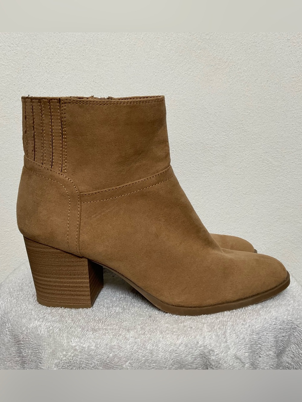 Lauren Conrad Teigen Tan Faux Suede Ankle Booties Size 8.5 Ankle Zip Fall Winter
